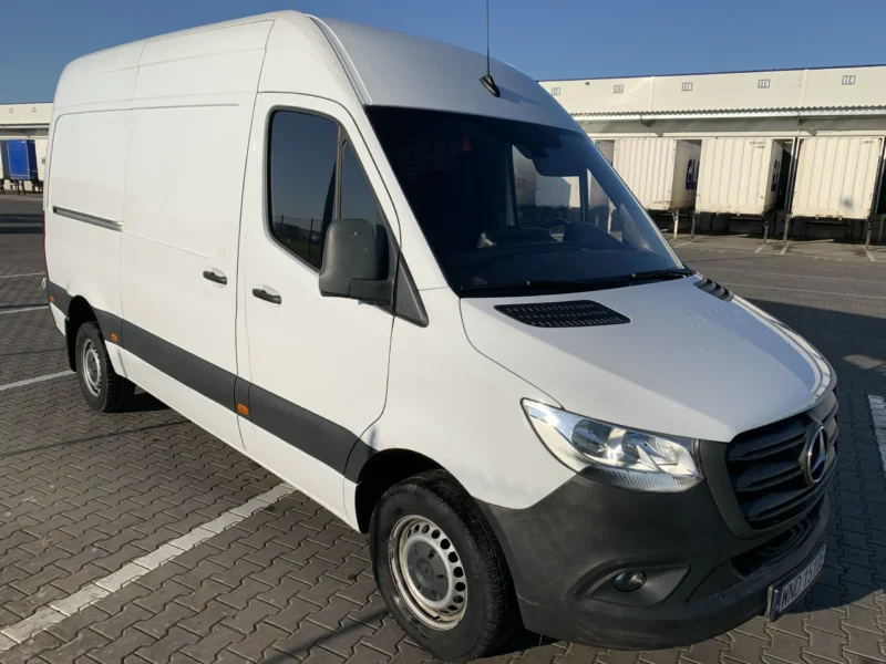 Mercedes-Benz Sprinter L2H2 — samochód dostawczy w wynajmie